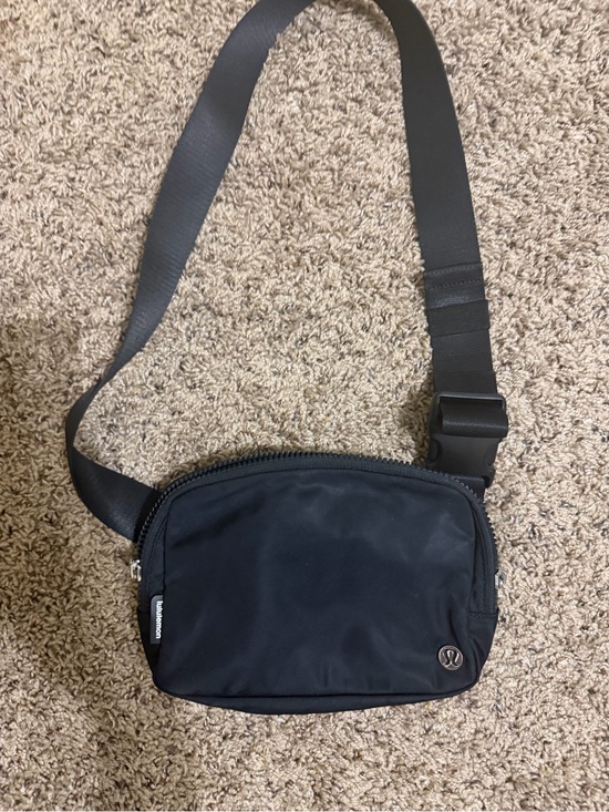 lululemon athletica Handbags - Everywhere Belt Bag